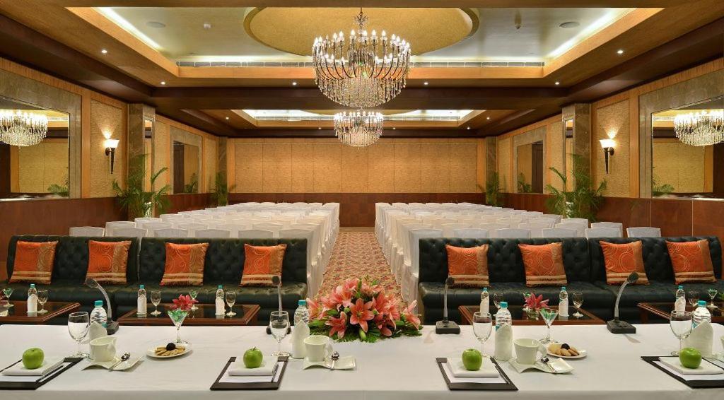 Savoy Suites Manesar Gurgáon Kültér fotó